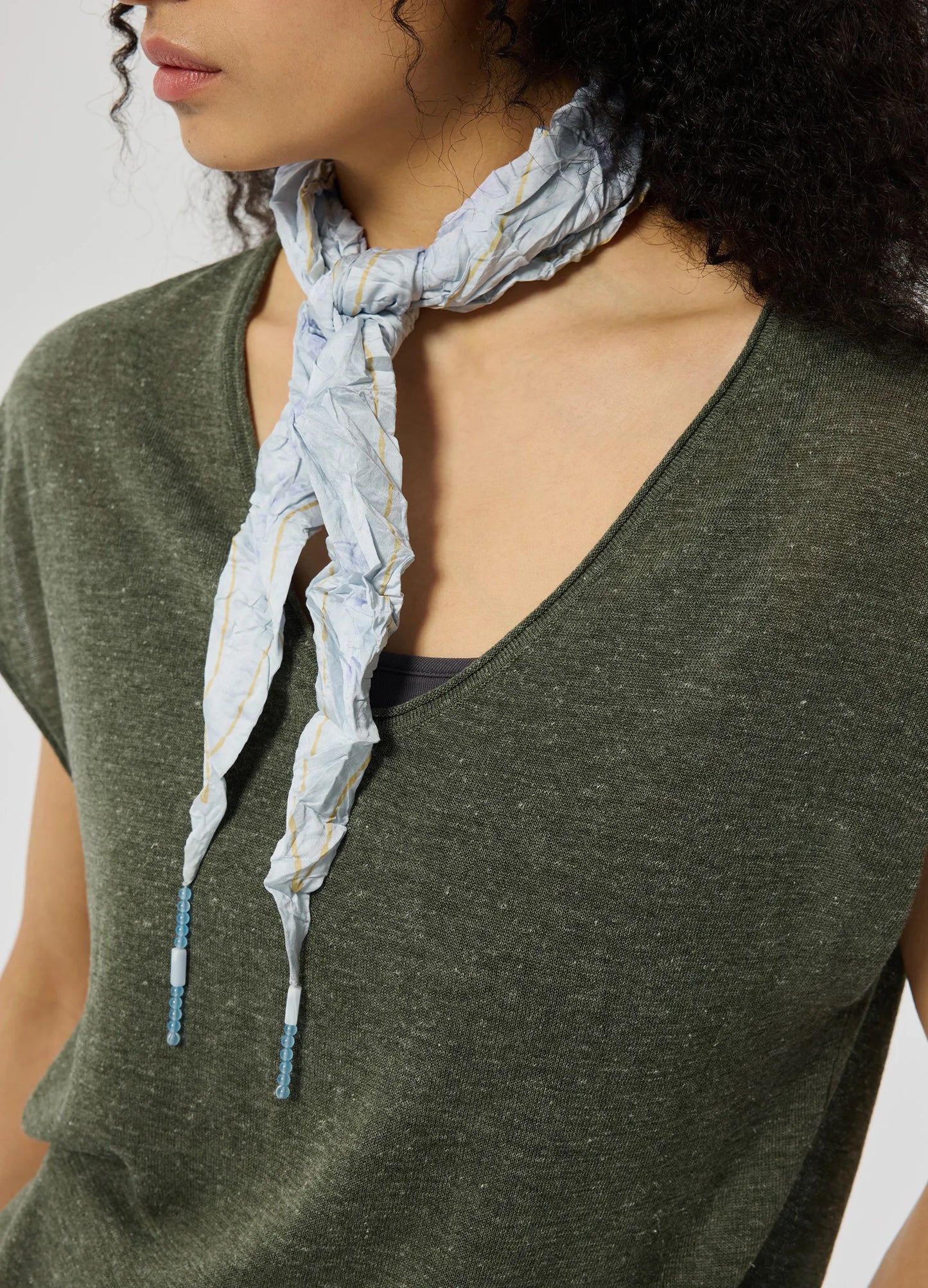 Pointed Ruffle Scarf