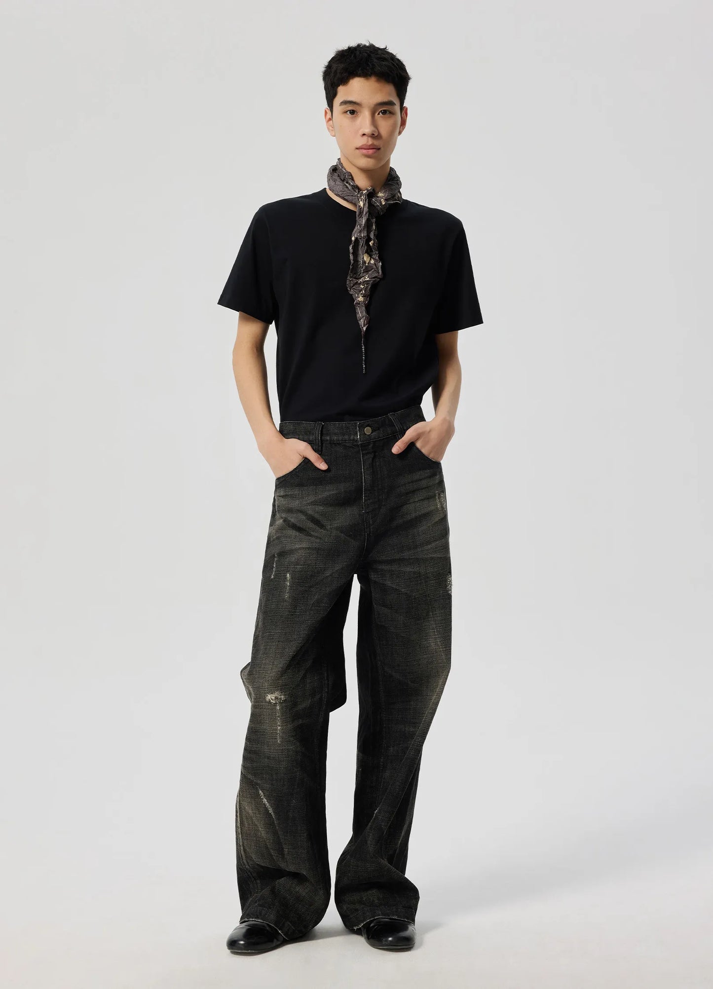 Pointed Ruffle Scarf