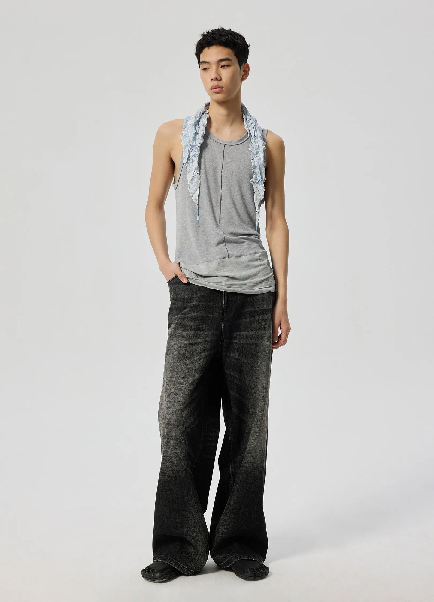 Pointed Ruffle Scarf