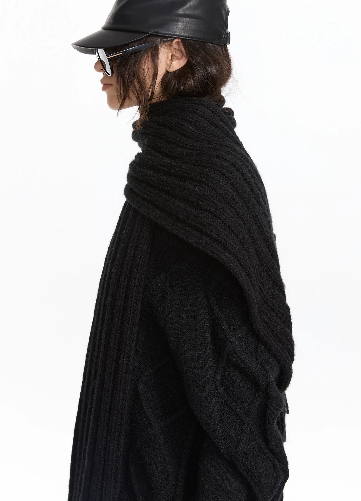 Curved Wool Scarf