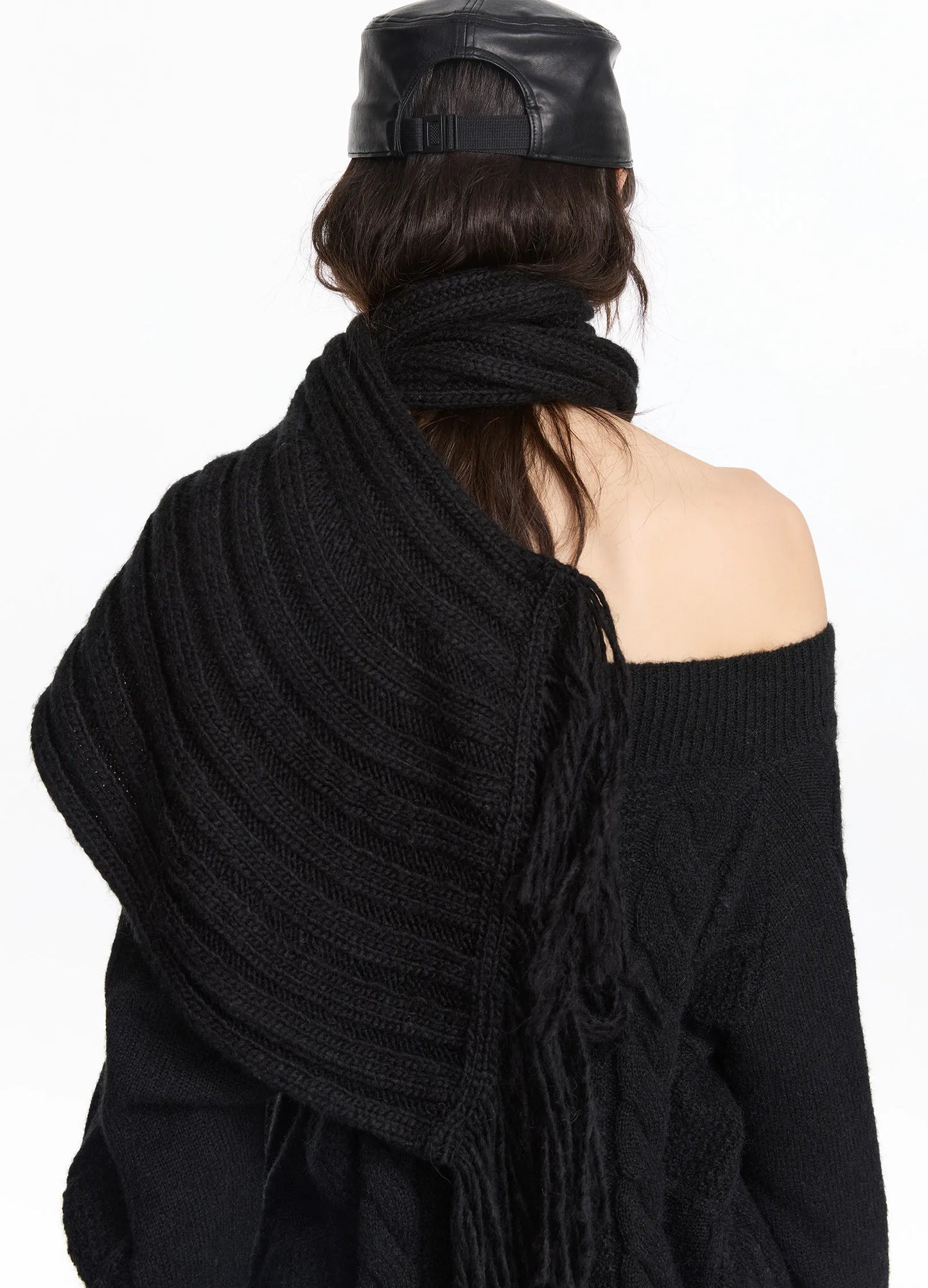 Curved Wool Scarf