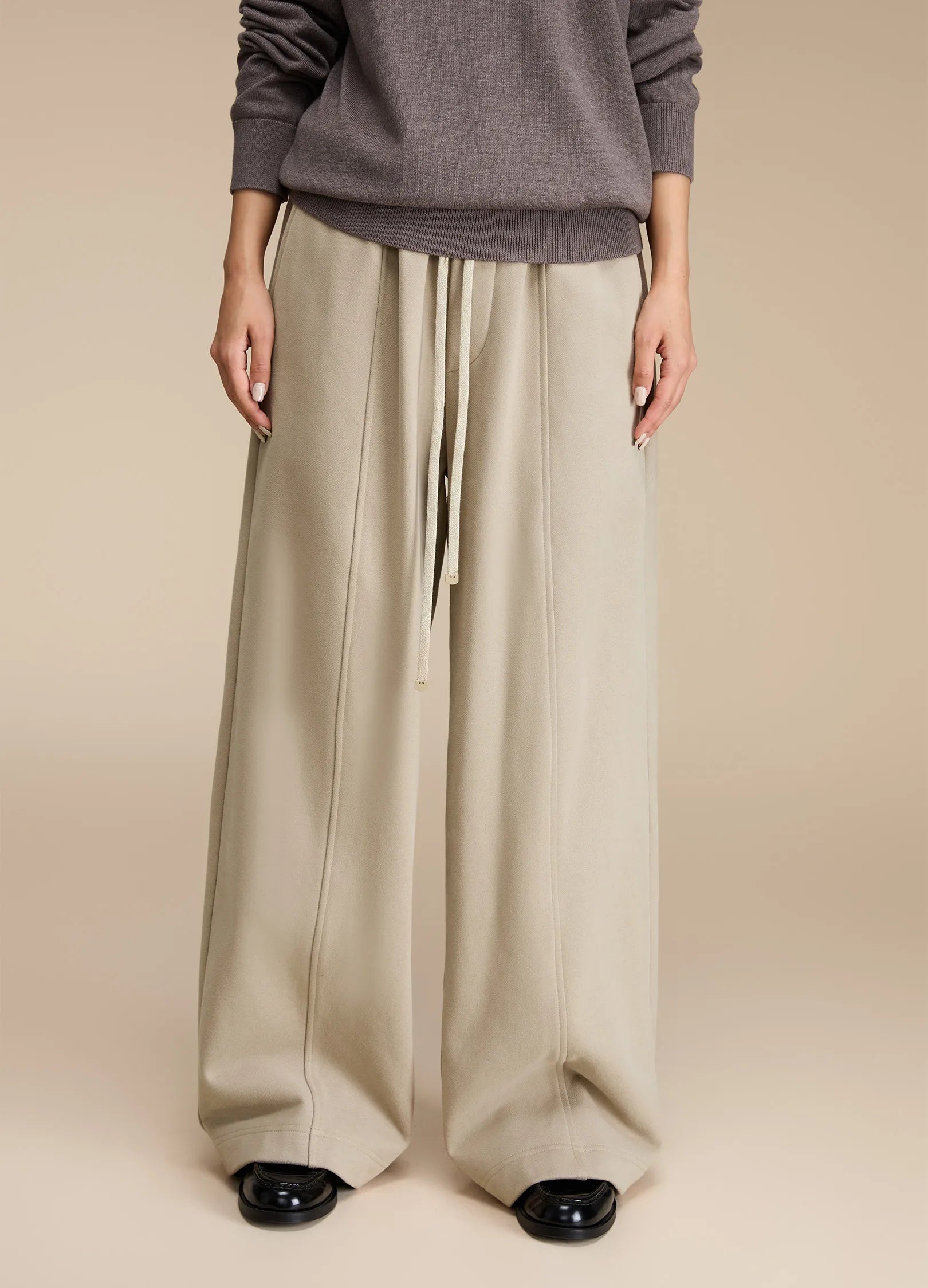 Pleated Sweats – VERSEAS